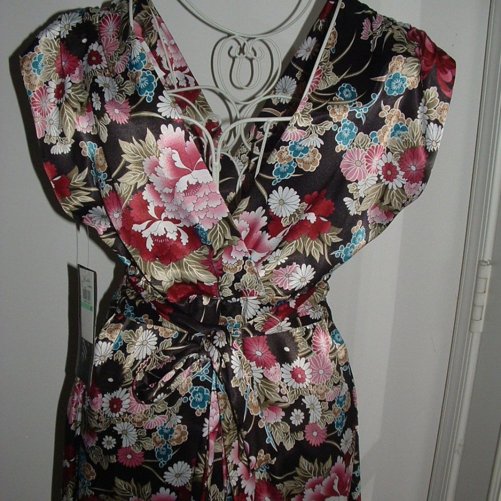 Silky Satin Oriental Pattern Cocktail Dress - Picture 6 of 6